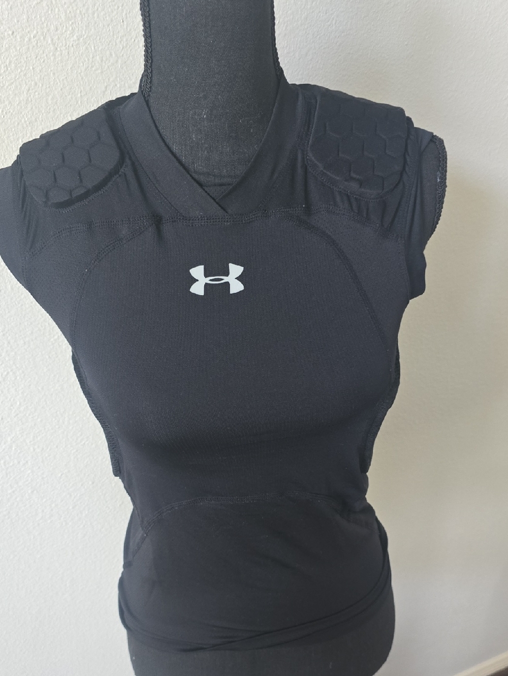 Mens Under Armour Black Sleeveless Padded Performance Tank